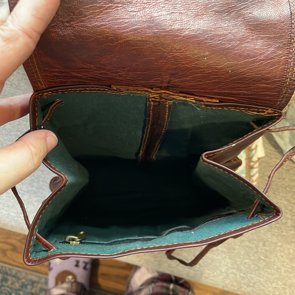 Handmade leather backpack - Picture 3 of 5